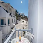 Madres Houses *