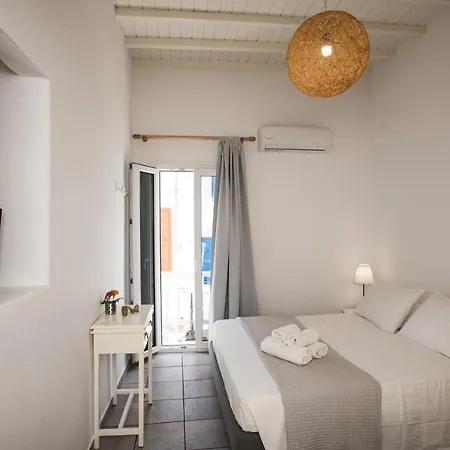 Madres * Mykonos Town