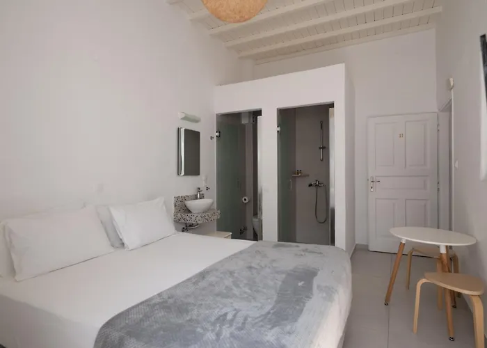 Madres * Mykonos Town