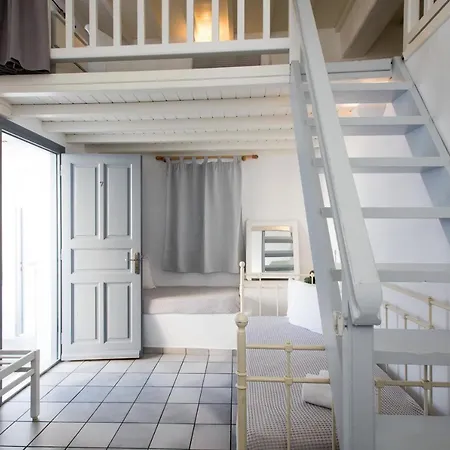 Madres * Mykonos Town