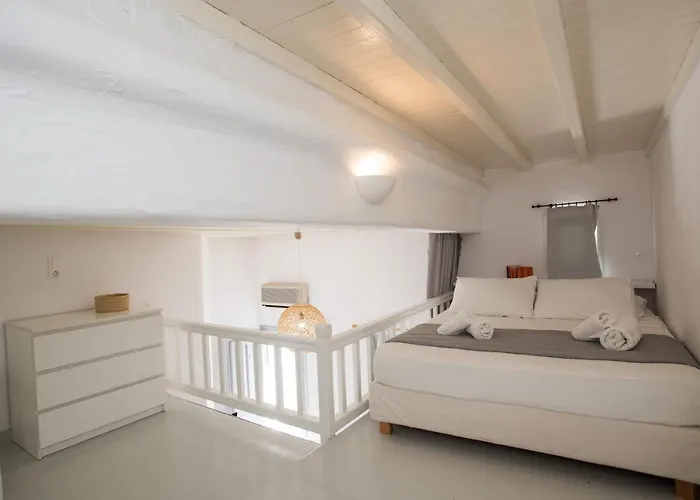 Madres * Mykonos Town